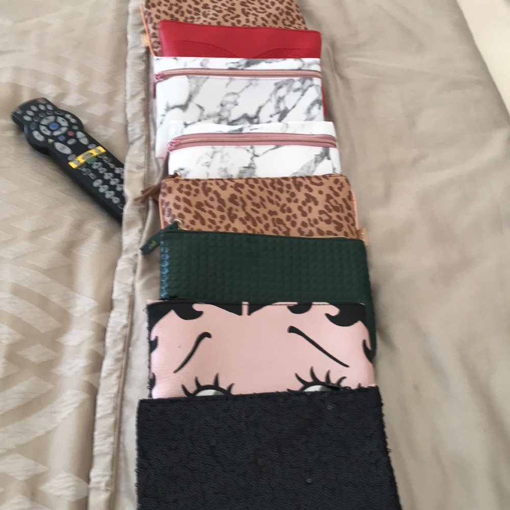 Lot of 8 makeup bags